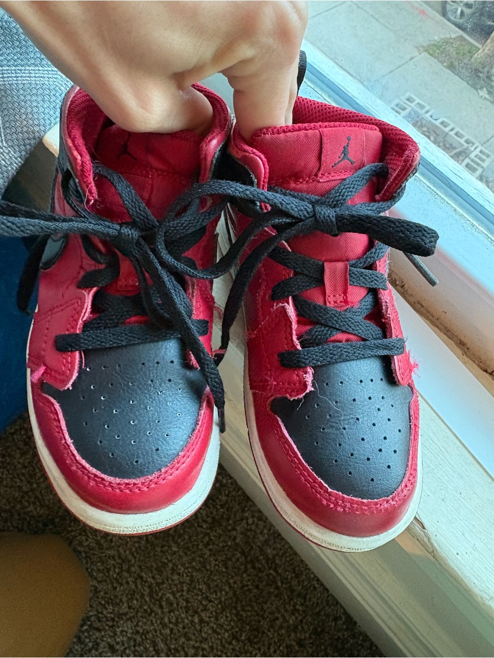 Toddler Jordan 1 sneakers